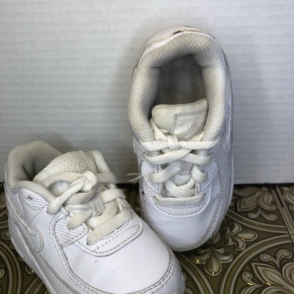Nike Kids White Sneakers 6C - Picture 5 of 11